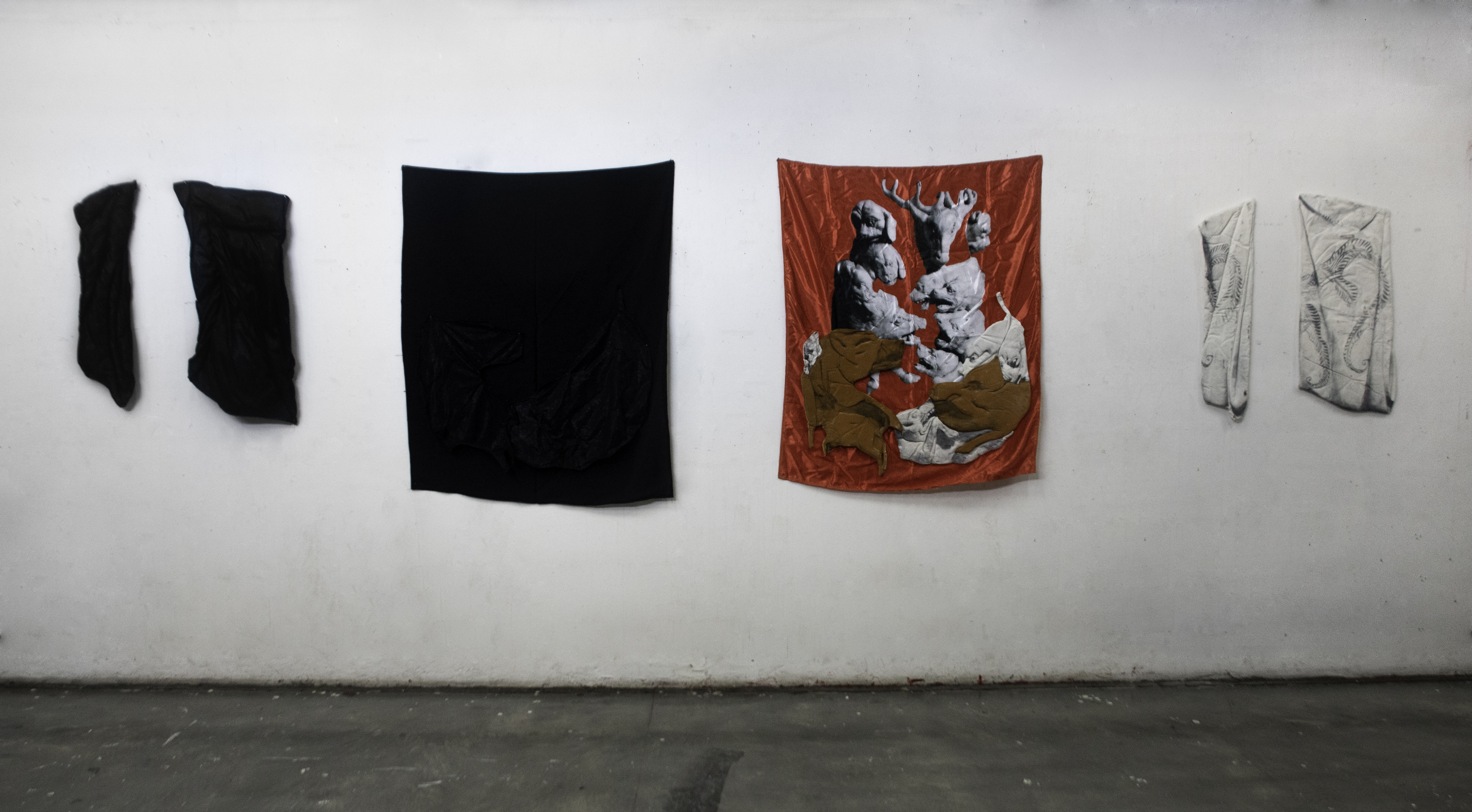 Vista da exposição 'Vivesse também com esquivanças' – Andre Barion e Marina Woisky